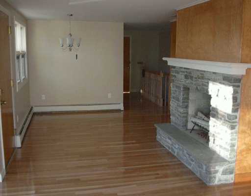 35 Landon Road Warwick, RI 02888 - Photo 2 of 8 Living Room.