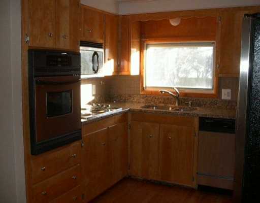 35 Landon Road Warwick, RI 02888 - Photo 3 of 8 Kitchen.