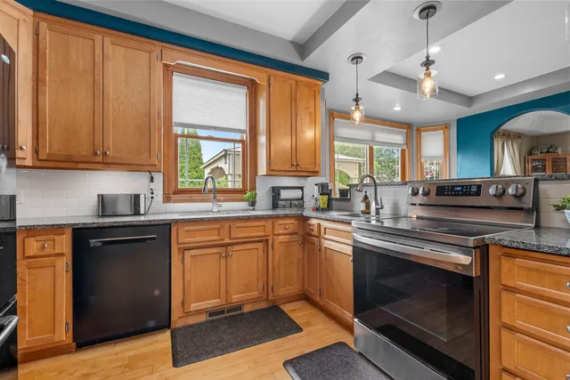 $499,900 | 2756 Durham Road, Green Bay, WI 54311