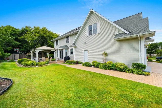 $499,900 | 2756 Durham Road, Green Bay, WI 54311