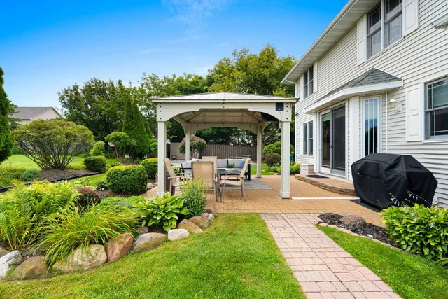 $499,900 | 2756 Durham Road, Green Bay, WI 54311