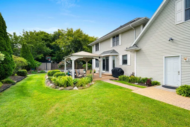 $499,900 | 2756 Durham Road, Green Bay, WI 54311