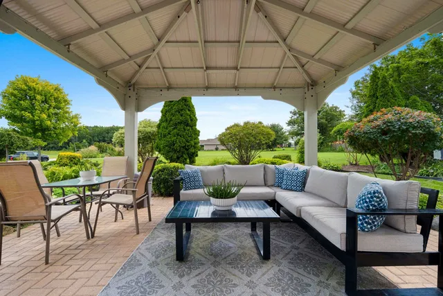 $499,900 | 2756 Durham Road, Green Bay, WI 54311