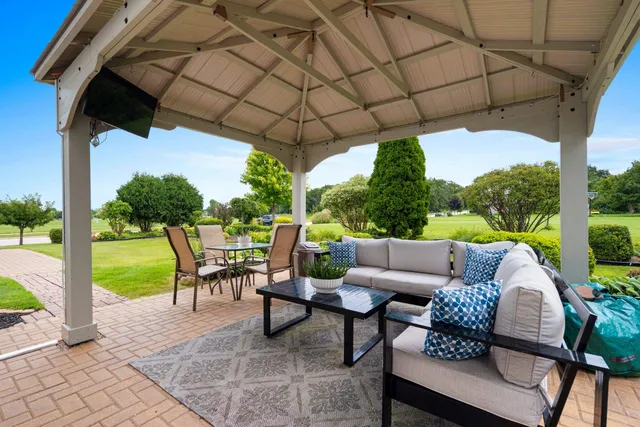 $499,900 | 2756 Durham Road, Green Bay, WI 54311