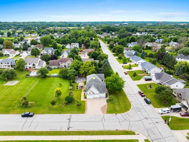 $499,900 | 2756 Durham Road, Green Bay, WI 54311