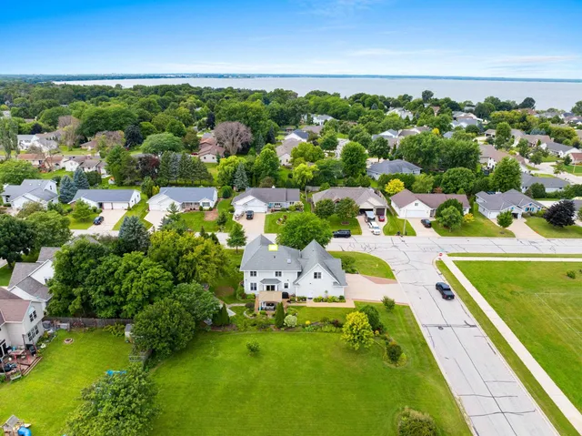 $499,900 | 2756 Durham Road, Green Bay, WI 54311