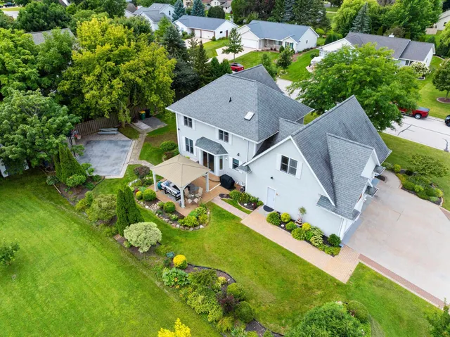 $499,900 | 2756 Durham Road, Green Bay, WI 54311