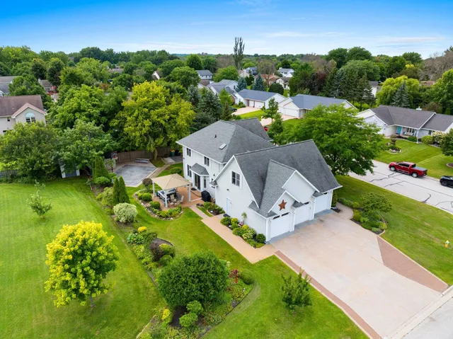 $499,900 | 2756 Durham Road, Green Bay, WI 54311