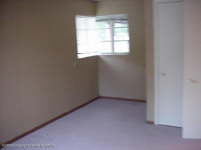 1225 South Rusk Street Amarillo, TX 79102 - Photo 12 of 15 Front bedroom