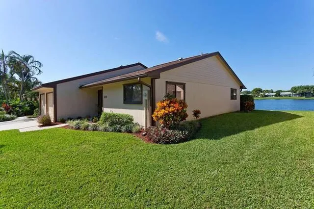 $2,850 | 39 Mayfair Lane, Boynton Beach, FL 33426