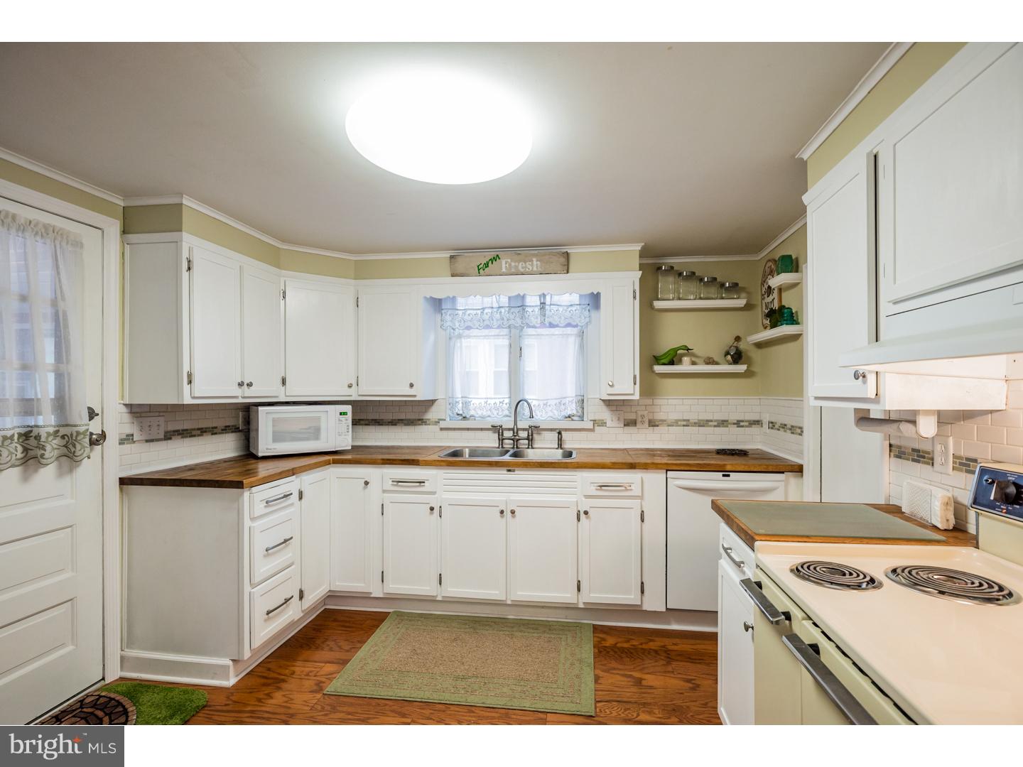 24 Rambo Avenue Gibbstown, NJ 08027 - Photo 12 of 25 Kitchen