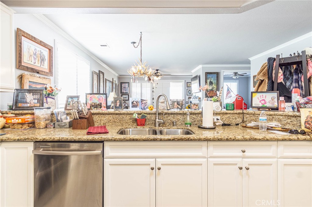 10468 Darby Road Apple Valley, CA 92308 - Photo 19 of 71