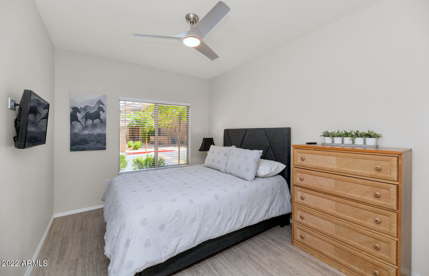 1411 East Orangewood Avenue, Unit 107 Phoenix, AZ 85020 - Photo 17 of 31 1411 E Orangewood Ave-large-018-020-1411