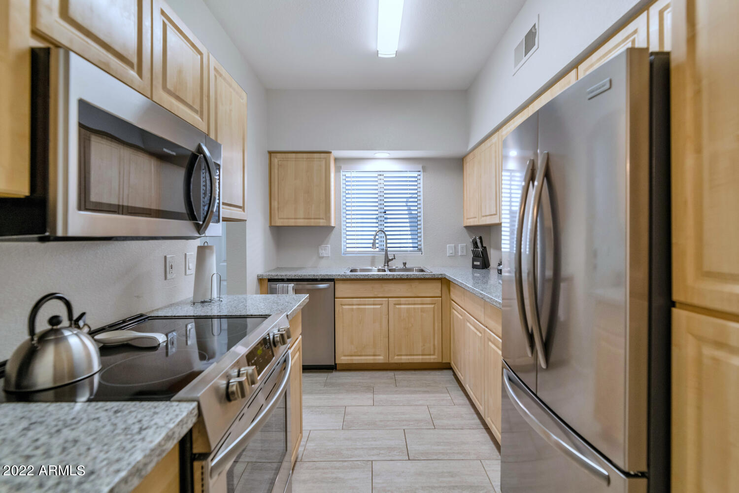 1411 East Orangewood Avenue, Unit 107 Phoenix, AZ 85020 - Photo 10 of 31 1411 E Orangewood Ave-large-010-031-1411