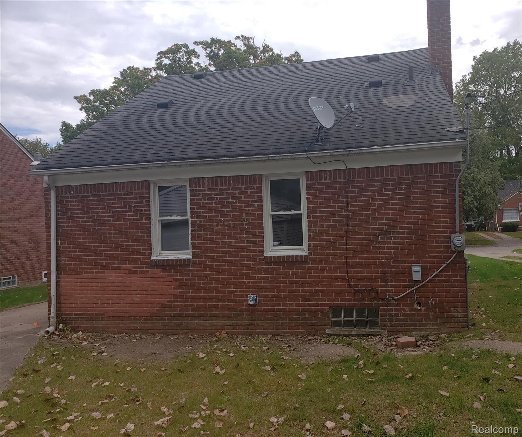19323 Sunderland Road Detroit, MI 48219 - Photo 2 of 13 20191011_114405.jpg