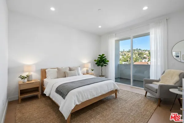$3,500 | 1717 Winona Boulevard, Unit 203, Los Angeles, CA 90027