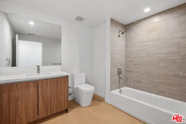 $3,500 | 1717 Winona Boulevard, Unit 203, Los Angeles, CA 90027