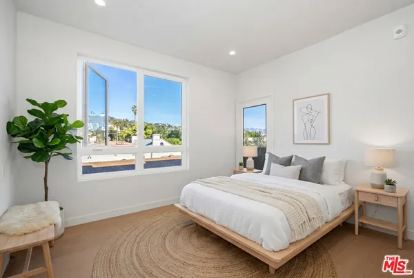$3,500 | 1717 Winona Boulevard, Unit 203, Los Angeles, CA 90027
