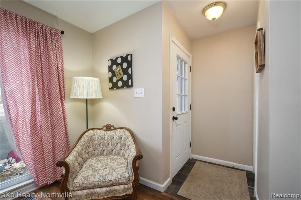 28471 Thorny Brae Road Farmington Hills, MI 48331 - Photo 18 of 27