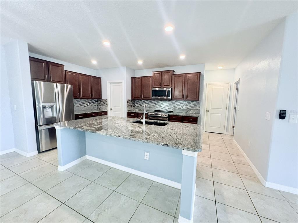4935 Reflecting Pond Circle Wimauma, FL 33598 - Photo 5 of 41