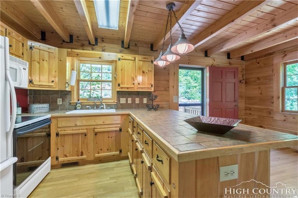 1357 Jr Dairy Road Ennice, NC 28623 - Photo 5 of 24