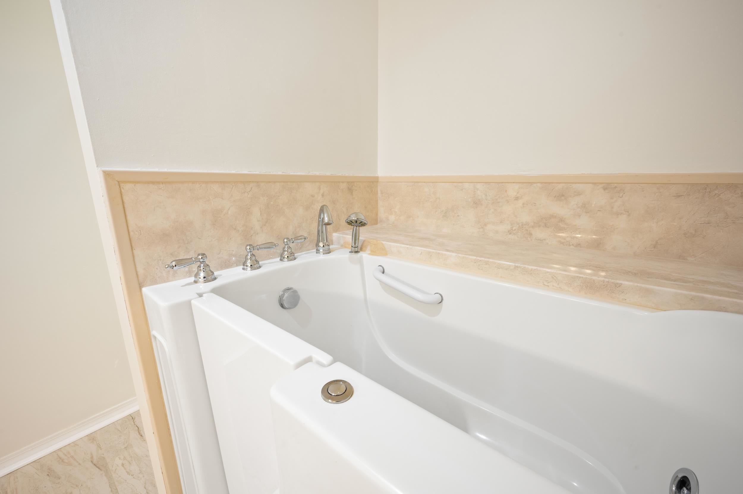 136 Donna Circle Daphne, AL 36526 - Photo 20 of 28 Bathroom