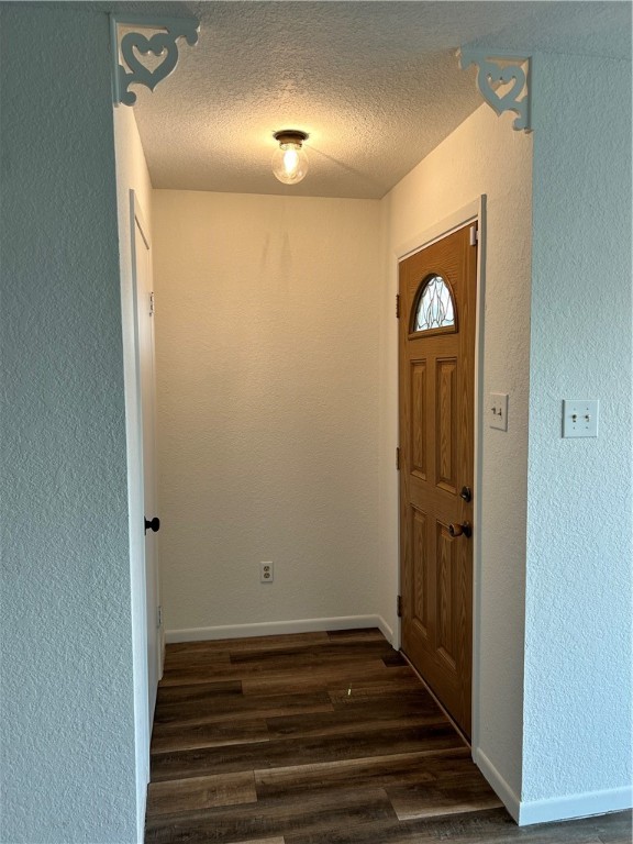 4042 Laguna Shores Road Corpus Christi, TX 78418 - Photo 5 of 25 a view of a hallway with wooden floor