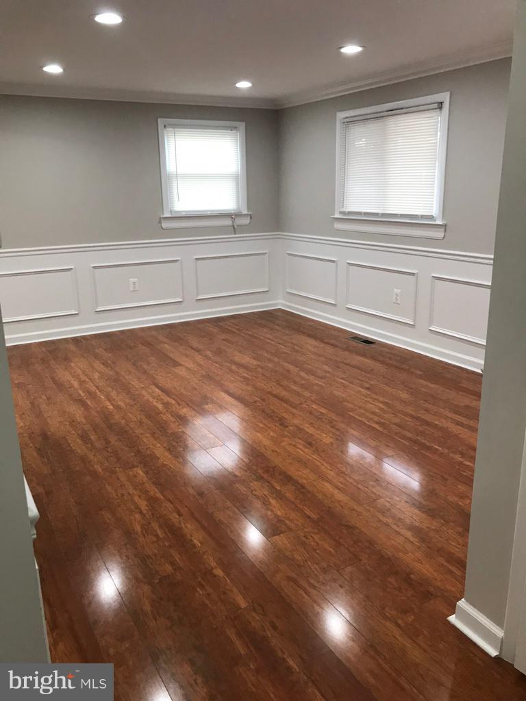 418 Cedar Hill Road Baltimore, MD 21225 - Photo 13 of 18 Living room