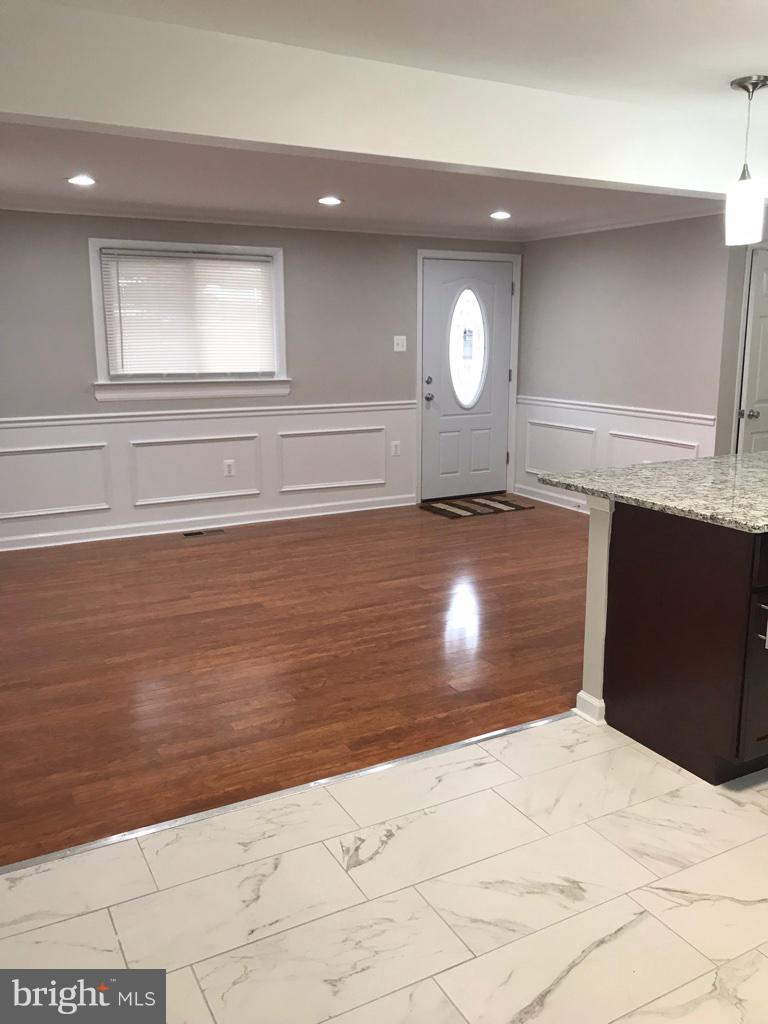418 Cedar Hill Road Baltimore, MD 21225 - Photo 14 of 18 Dining /living room