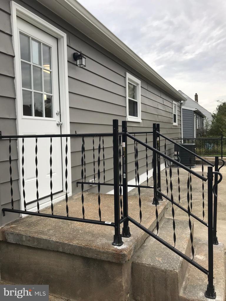 418 Cedar Hill Road Baltimore, MD 21225 - Photo 15 of 18 Rear door to the yard