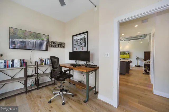 $3,100 | 301 H Street Northeast, Unit 305, Washington, DC 20002