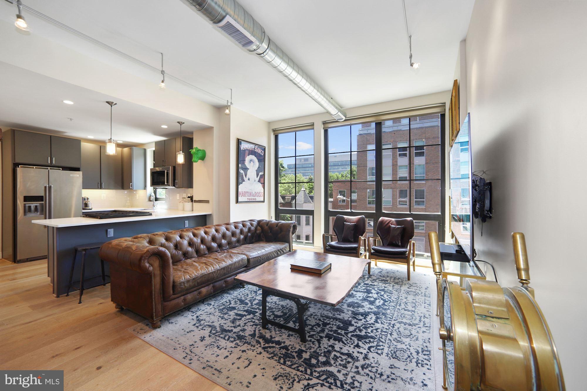 301 H Street Northeast, Unit 305 Washington, DC 20002 - Photo 3 of 31 9' ceiling throughout - (old pictures)