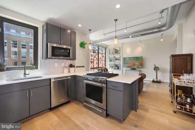 $3,100 | 301 H Street Northeast, Unit 305, Washington, DC 20002