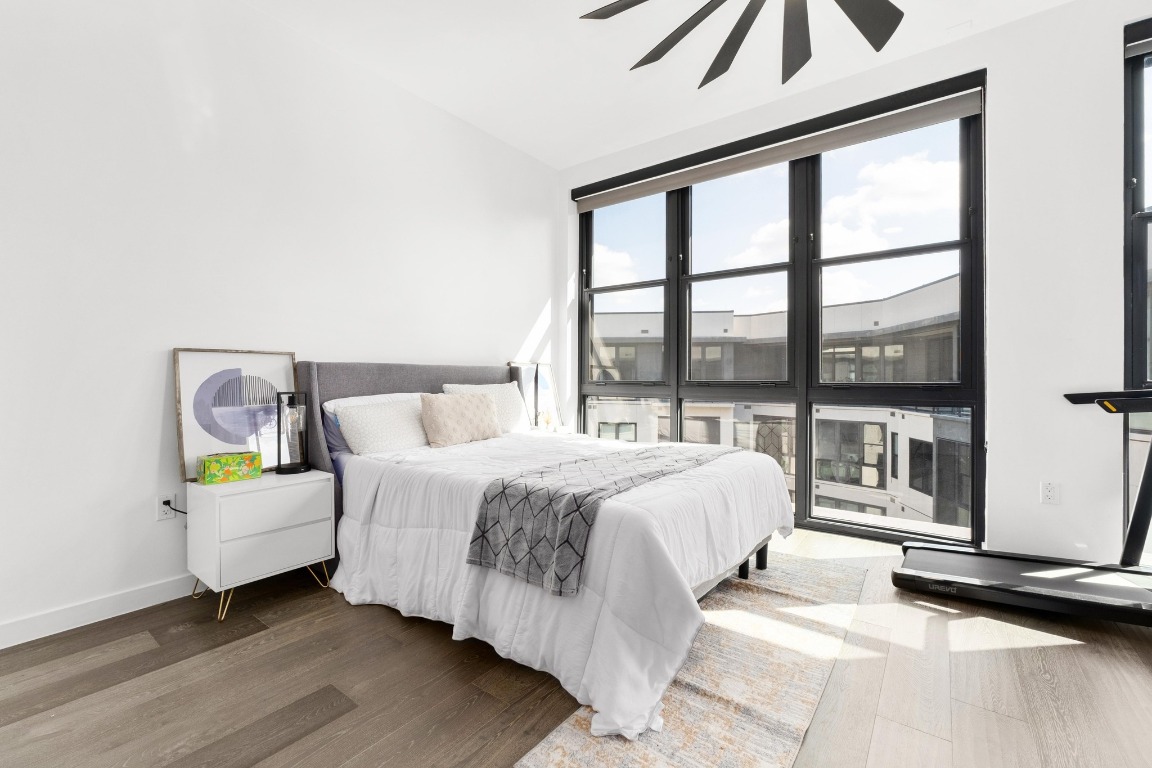 800 Embassy Drive, Unit 609 Austin, TX 78702 - Photo 7 of 33 a bedroom with a bed and a large window