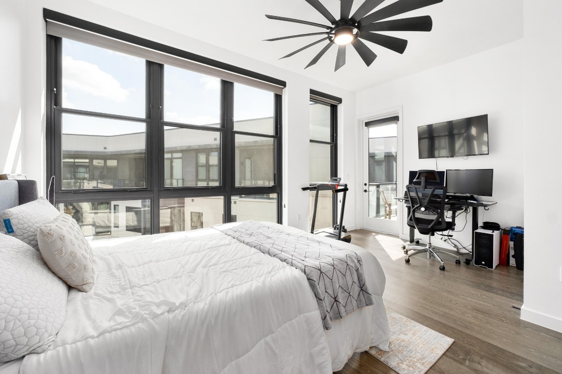 800 Embassy Drive, Unit 609 Austin, TX 78702 - Photo 8 of 33 a bedroom with a bed and a large window