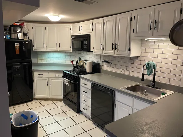 $2,200 | 2912 North Halsted Street, Unit G, Chicago, IL 60657