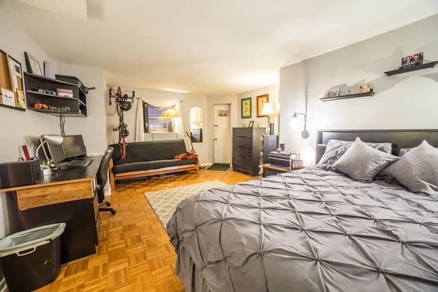 $2,200 | 2912 North Halsted Street, Unit G, Chicago, IL 60657