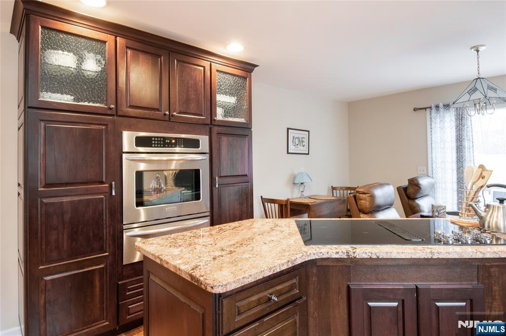 28 Old 4th Drive Oak Ridge, NJ 07438 - Photo 3 of 41