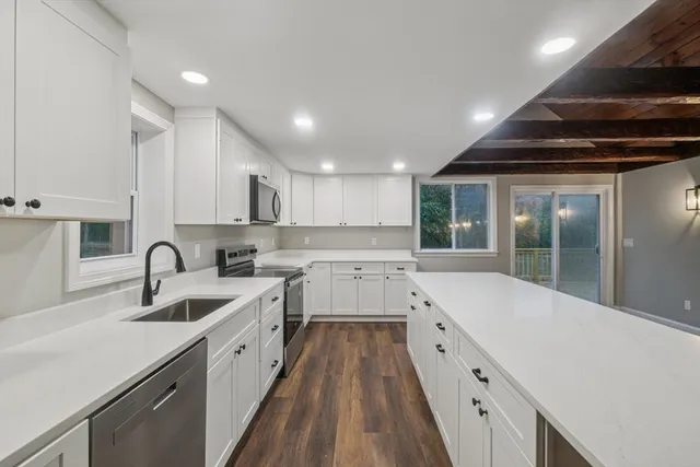 $649,977 | 1 Rounseville Road, Rochester, MA 02770