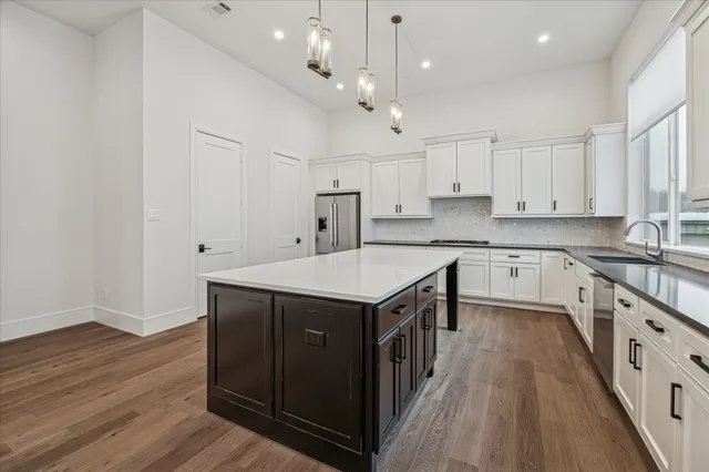 $4,900 | 1659 Bingle Road, Houston, TX 77055