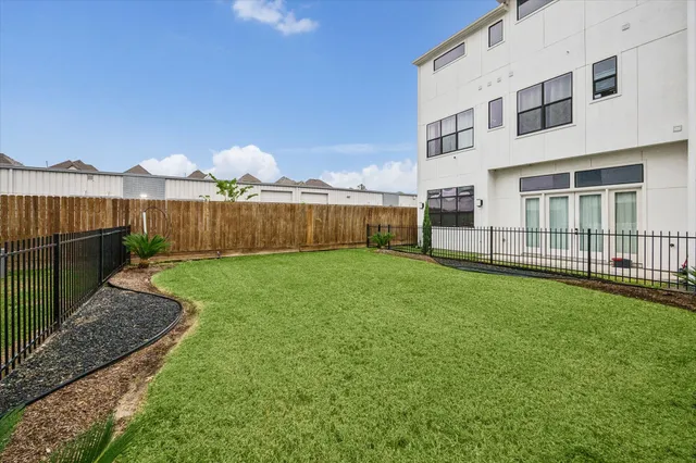 $4,900 | 1659 Bingle Road, Houston, TX 77055