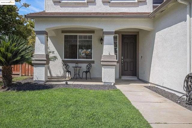 a house view with a outdoor space