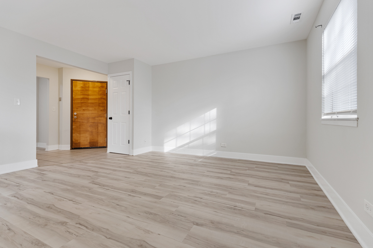 3 North Victoria Lane, Unit B Streamwood, IL 60107 - Photo 2 of 16