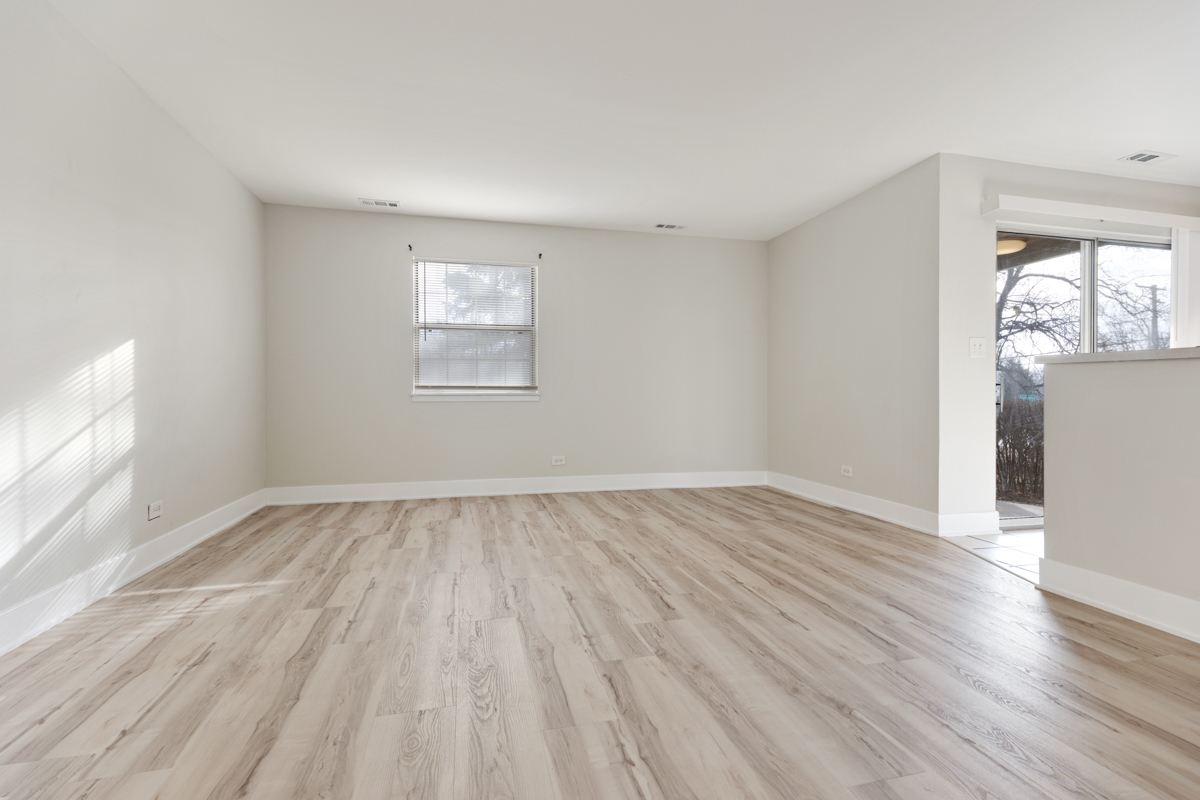 3 North Victoria Lane, Unit B Streamwood, IL 60107 - Photo 3 of 16