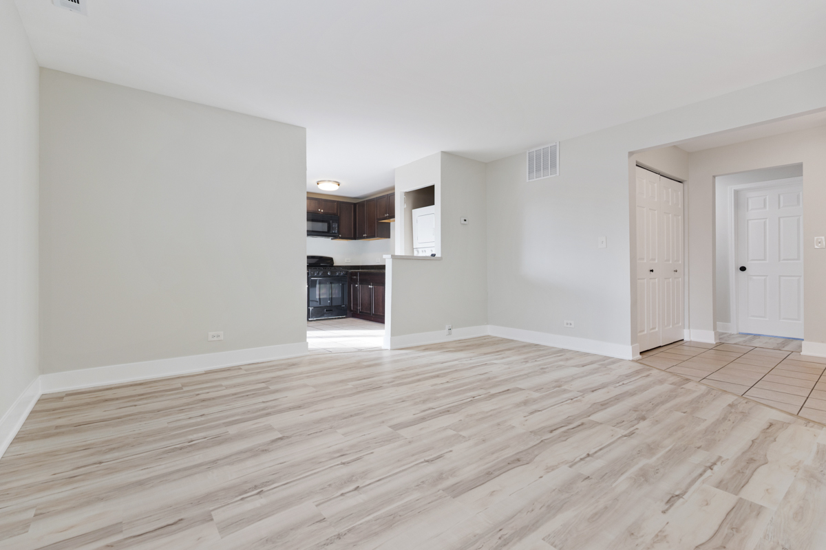 3 North Victoria Lane, Unit B Streamwood, IL 60107 - Photo 4 of 16