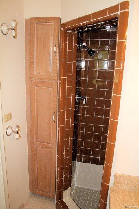 36590 Briarcliff Road Sterling Heights, MI 48312 - Photo 21 of 34 Master Bedroom Shower