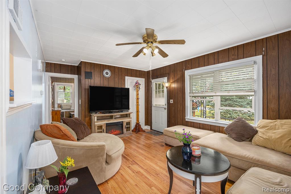 47565 Frederick Road Utica, MI 48317 - Photo 4 of 17
