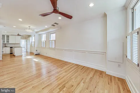 $1,125,000 | 524 10th Street Southeast, Washington, DC 20003