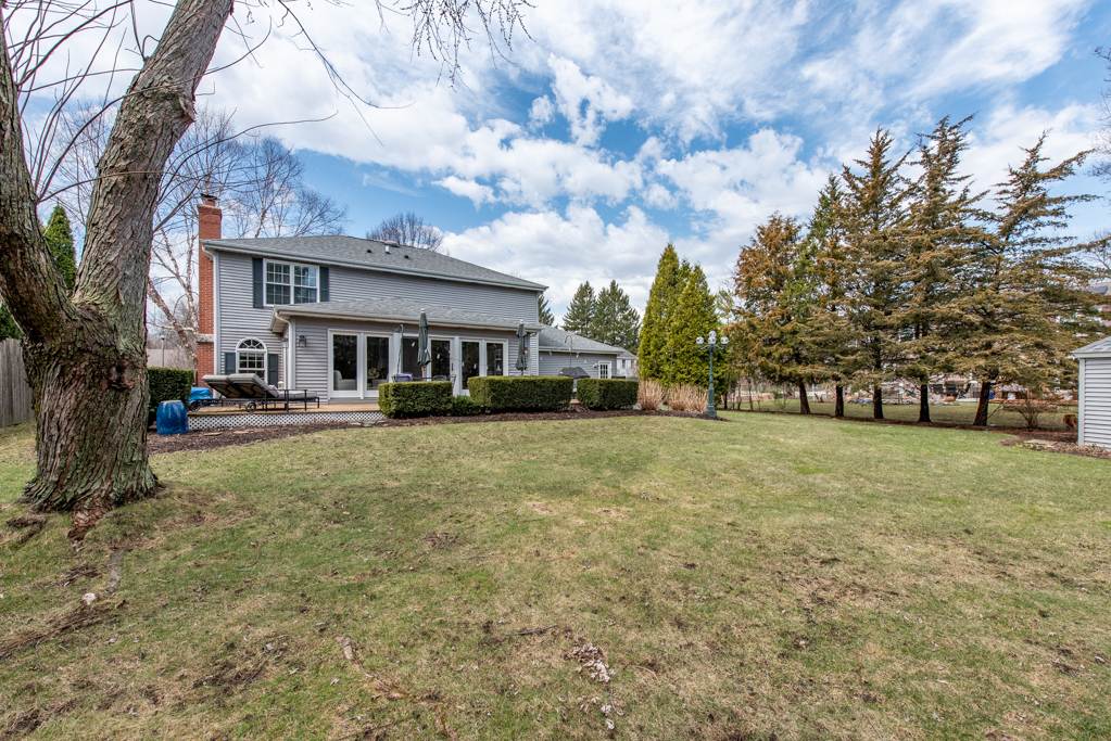 1629 Deer Run Road Gurnee, IL 60031 - Photo 4 of 40