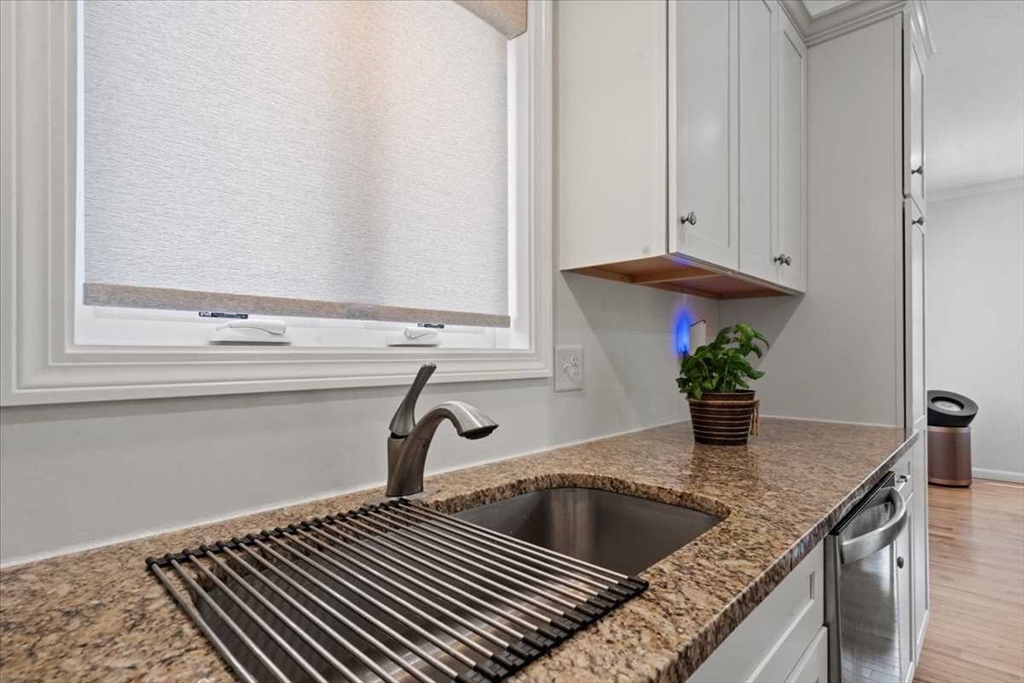 492 Hamilton Street Worcester, MA 01604 - Photo 9 of 42